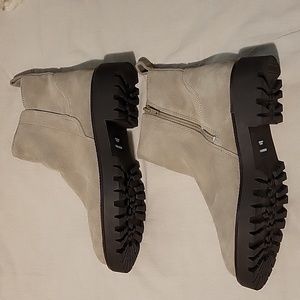 Cream leather ankle boots sz M